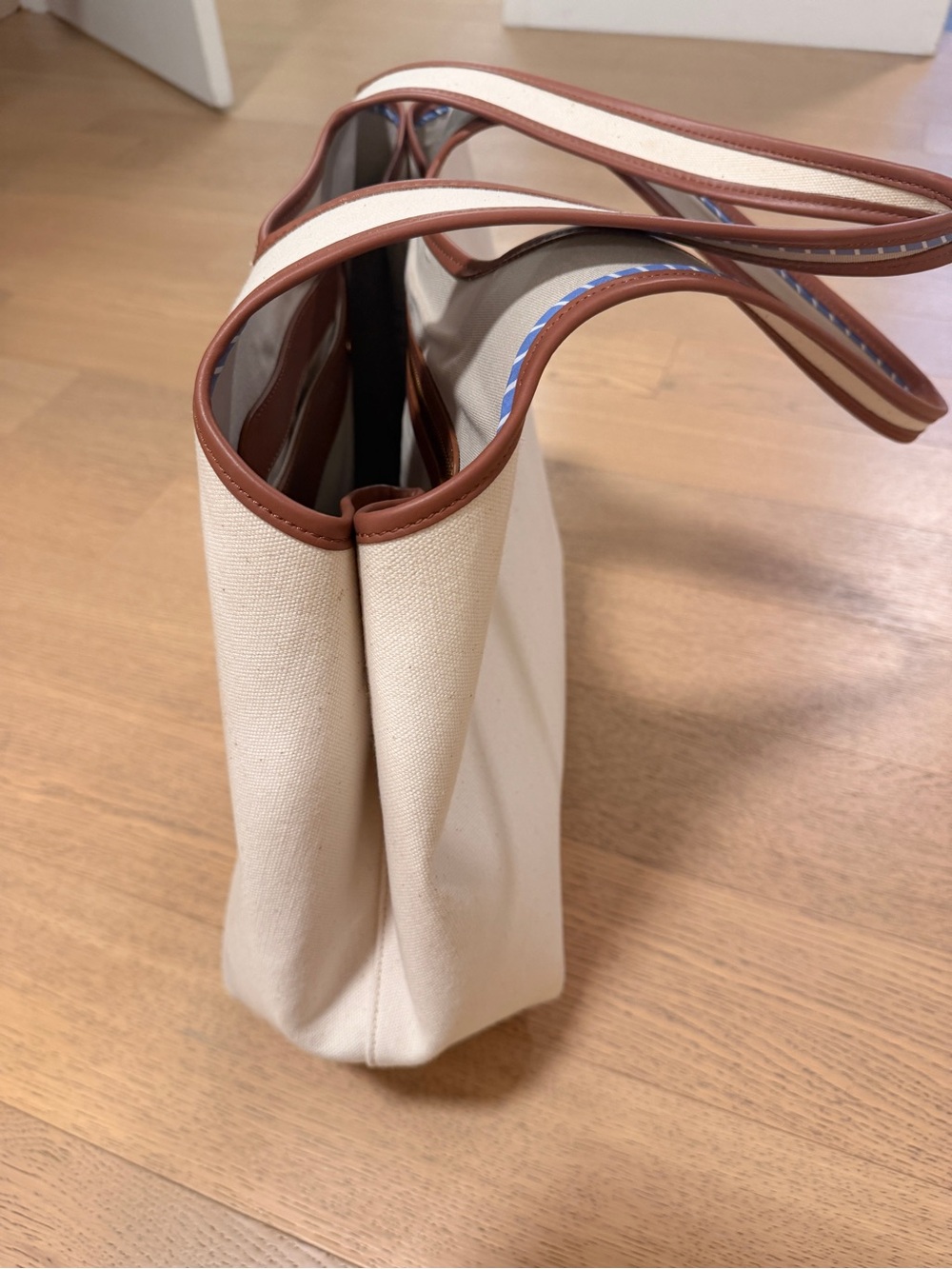 Cuyana Cream Tote with Brown Trim - Picture 5 of 7